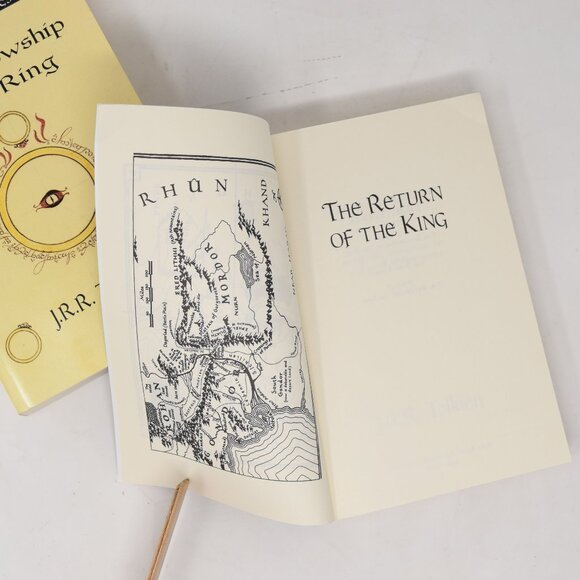 Lord Of The Rings Set Of 2 Quality Paperback Book Club 2001 Fellowship & Return - Picture 12 of 15